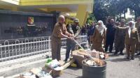 Disdukcapil Pekanbaru Musnahkan 13.318 Keping  KTP Rusak